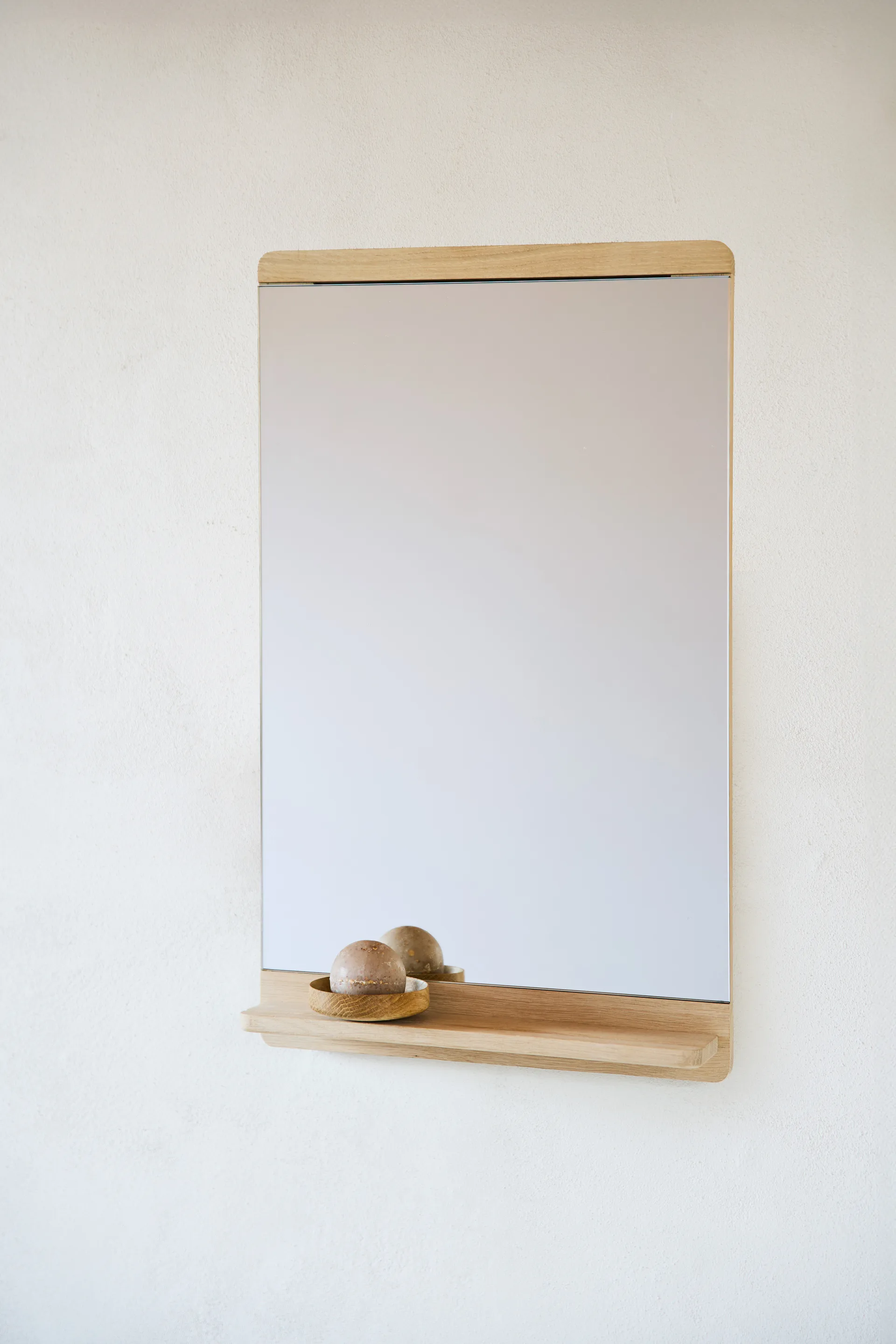 Rim wall mirror 40x68 cm, White oak Form & Refine