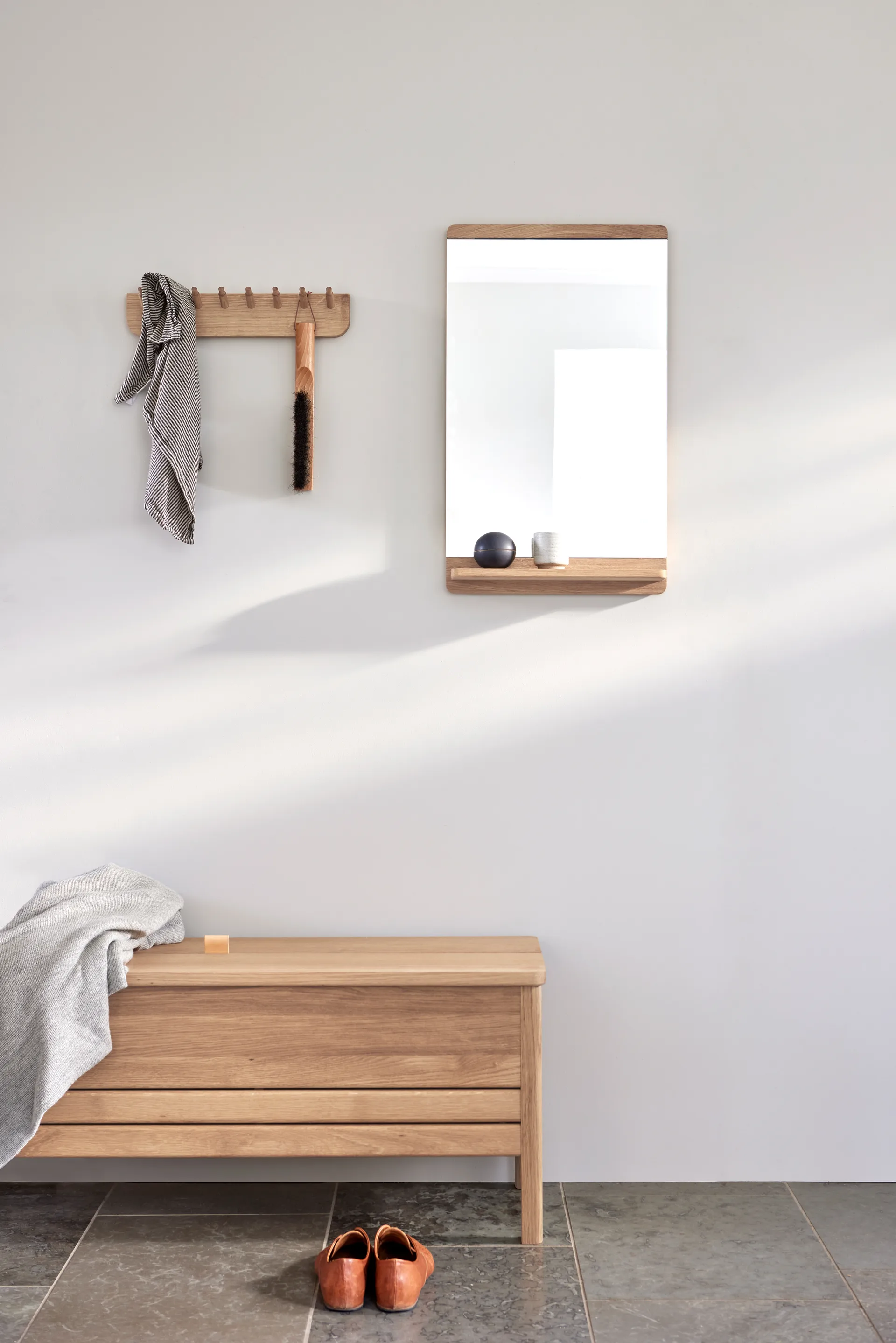 Rim wall mirror 40x68 cm, White oak Form & Refine