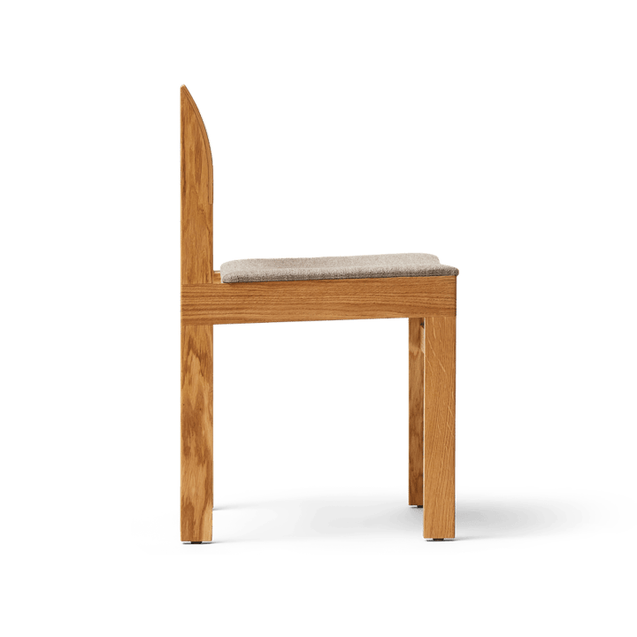 Sonder chair, Oak-Hallingdal 65-0227 Form & Refine