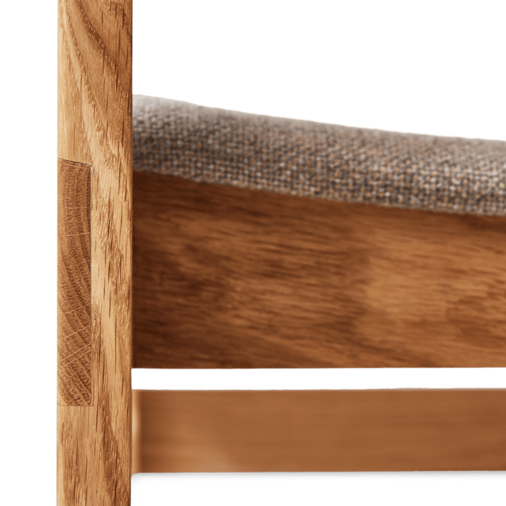 Sonder chair, Oak-Hallingdal 65-0227 Form & Refine