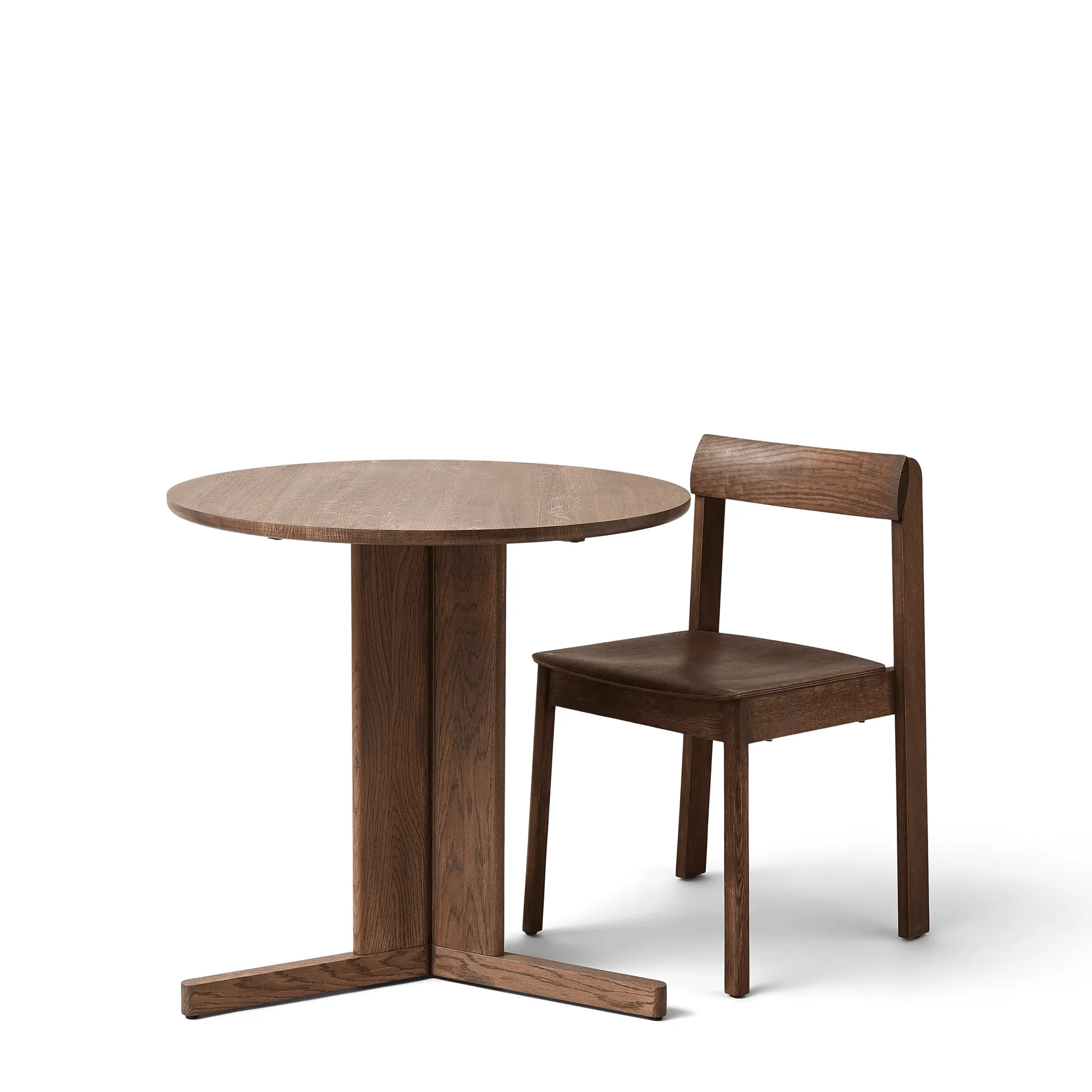 Trefoil dining table Ø75 cm, Smoked oak Form & Refine