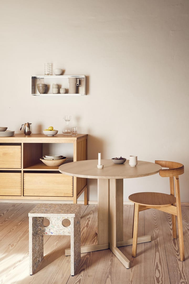 Trefoil dining table Ø75 cm, White oak Form & Refine