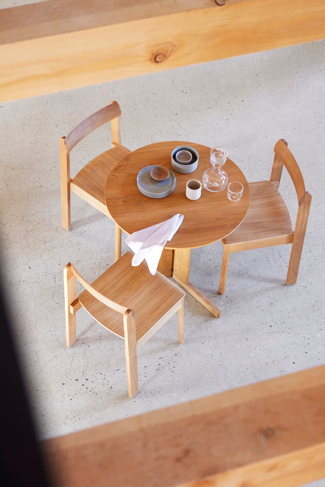 Trefoil dining table Ø90 cm, Oak Form & Refine