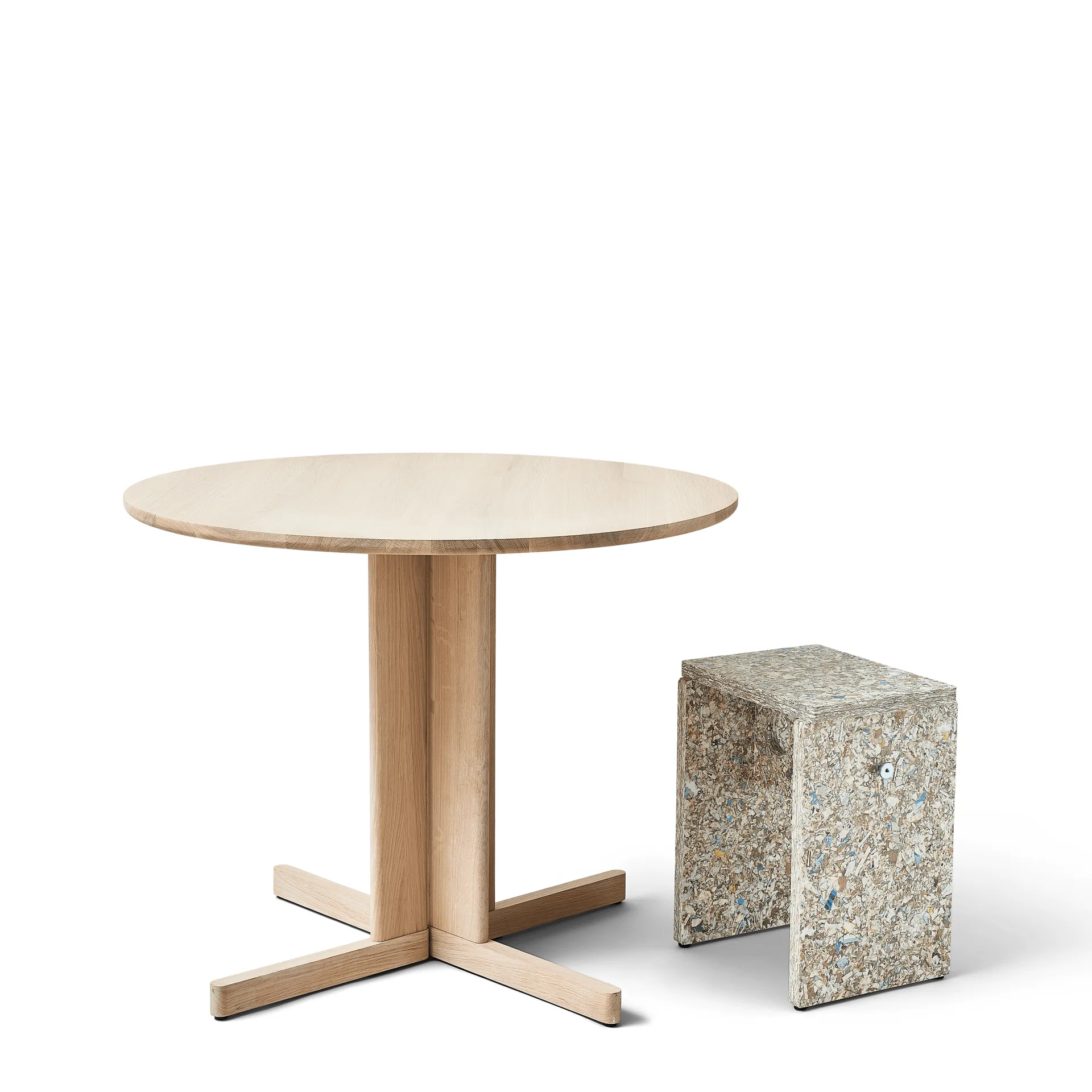 Trefoil dining table Ø90 cm, White oak Form & Refine