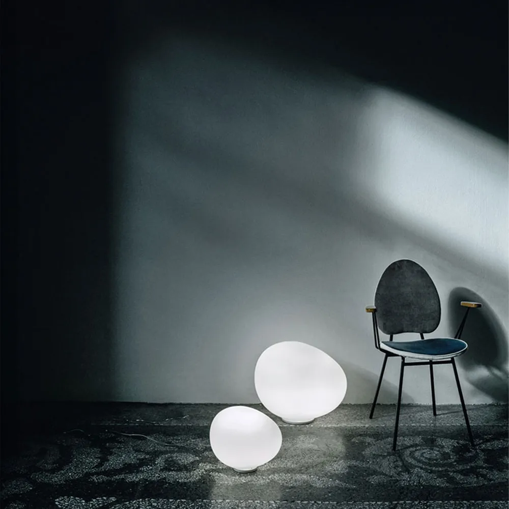 Gregg midi table lamp, White, LED Foscarini
