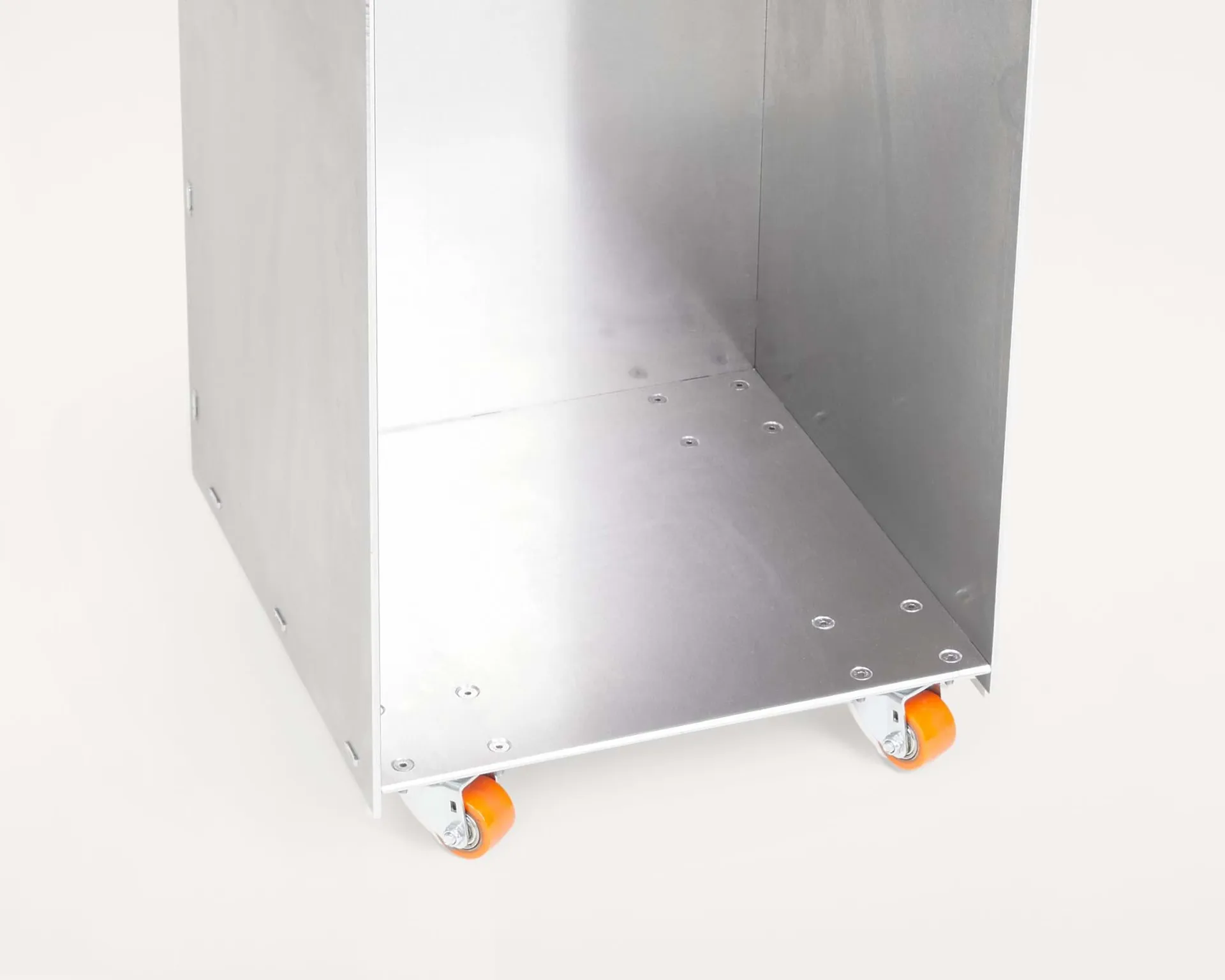 Rivet Cart side table with wheels, Aluminium, 32,8x33,8x65 cm FRAMA