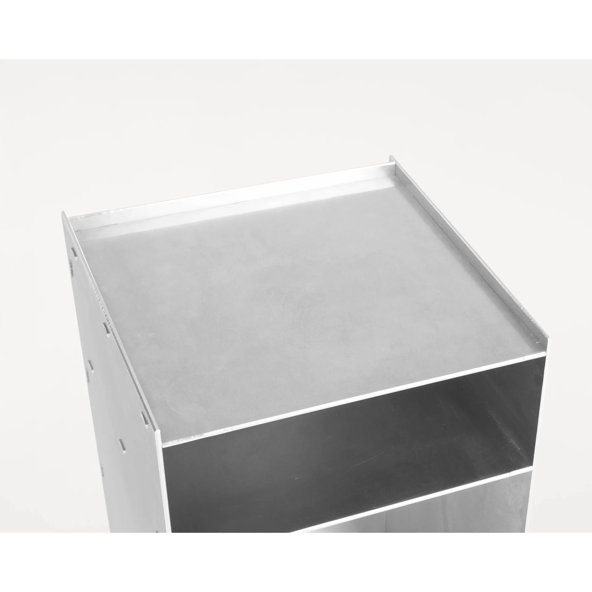 Rivet Cart side table with wheels, Aluminium, 32,8x33,8x65 cm FRAMA