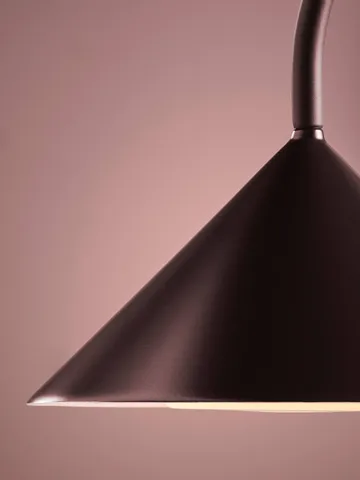 Grasp portable table lamp - Matte Beetroot, 72 cm - Frandsen