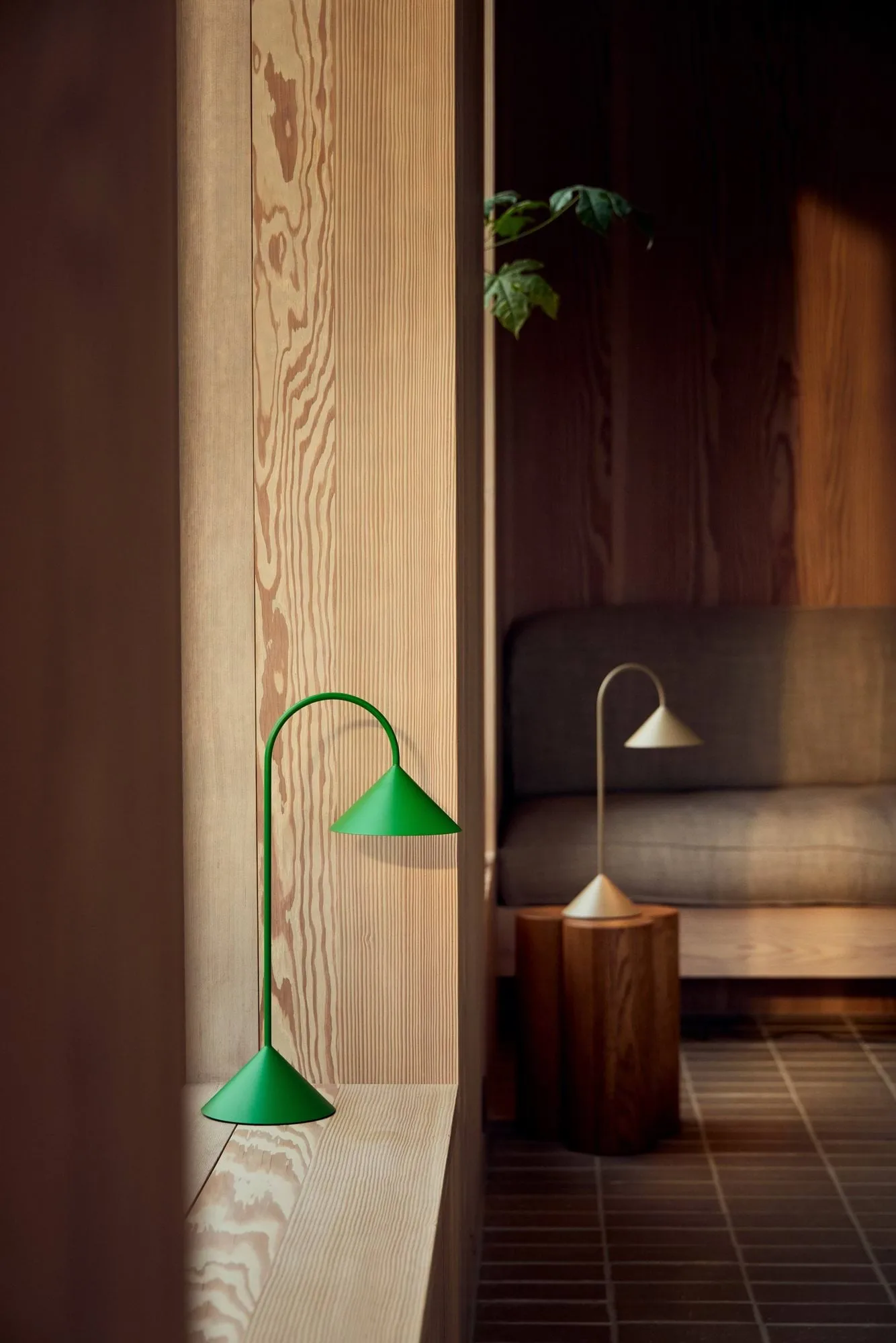 Grasp portable table lamp, Shamrock green, 47 cm Frandsen