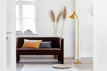Lyss floor lamp - Matt almond, 150 cm - Frandsen