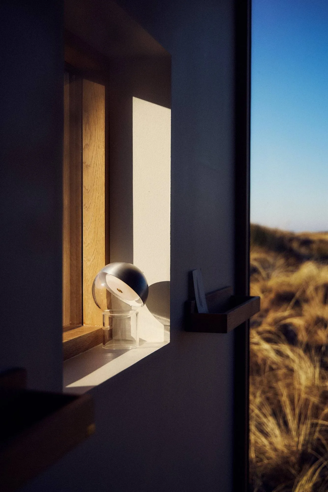 Pila portable table lamp, Brushed aluminium Frandsen