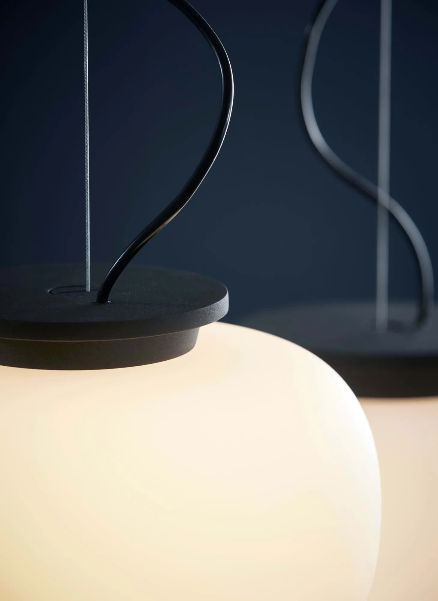 Supernate pendant lamp, Opal white-black, Ø28 cm Frandsen