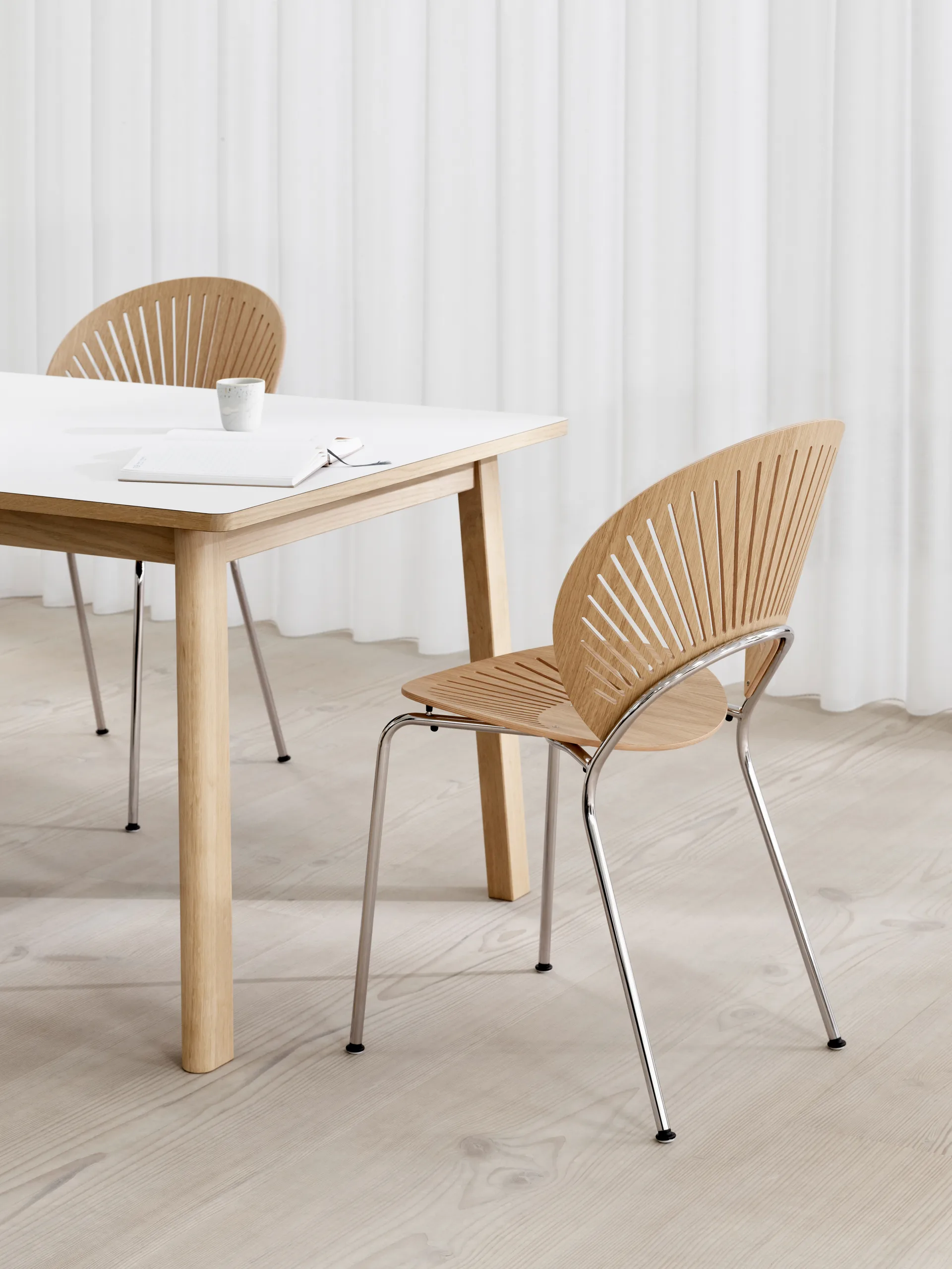 Ana dining table 220-320x95 cm, Nano laminate white-soaped oak Fredericia Furniture