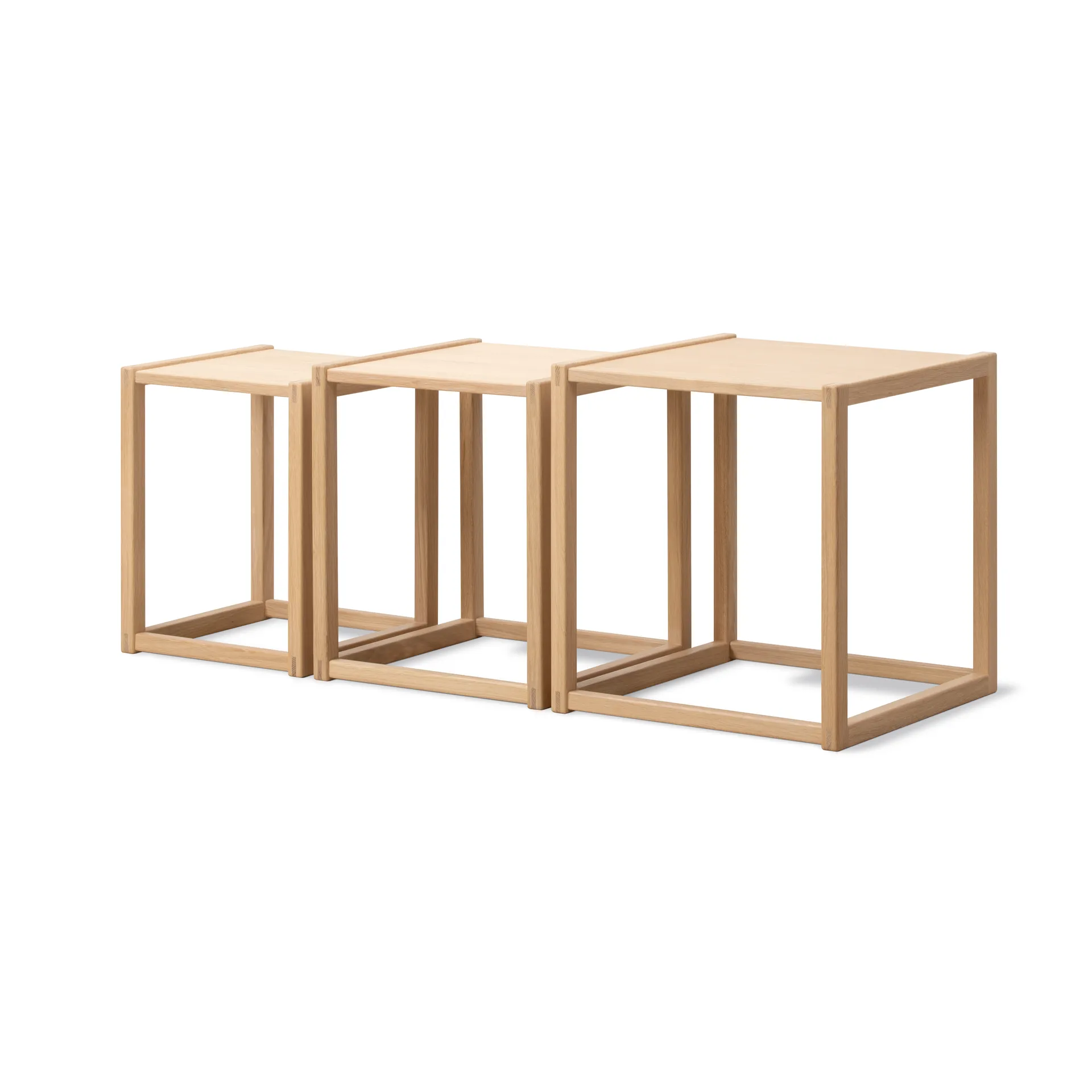 BM375 Nesting table 3 pieces, Light oiled oak Fredericia Furniture