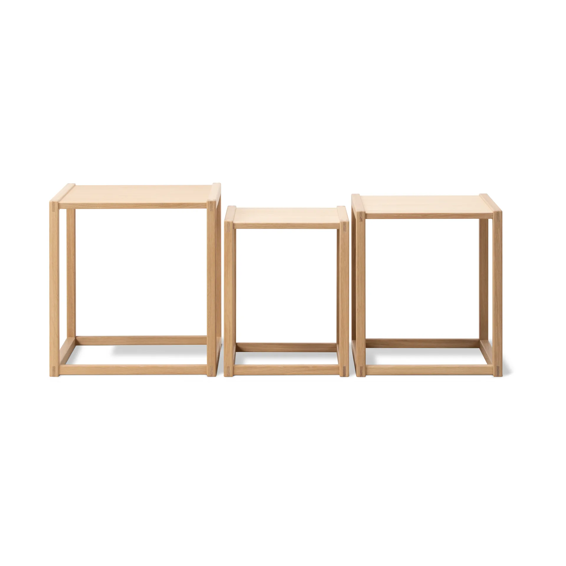 BM375 Nesting table 3 pieces, Light oiled oak Fredericia Furniture