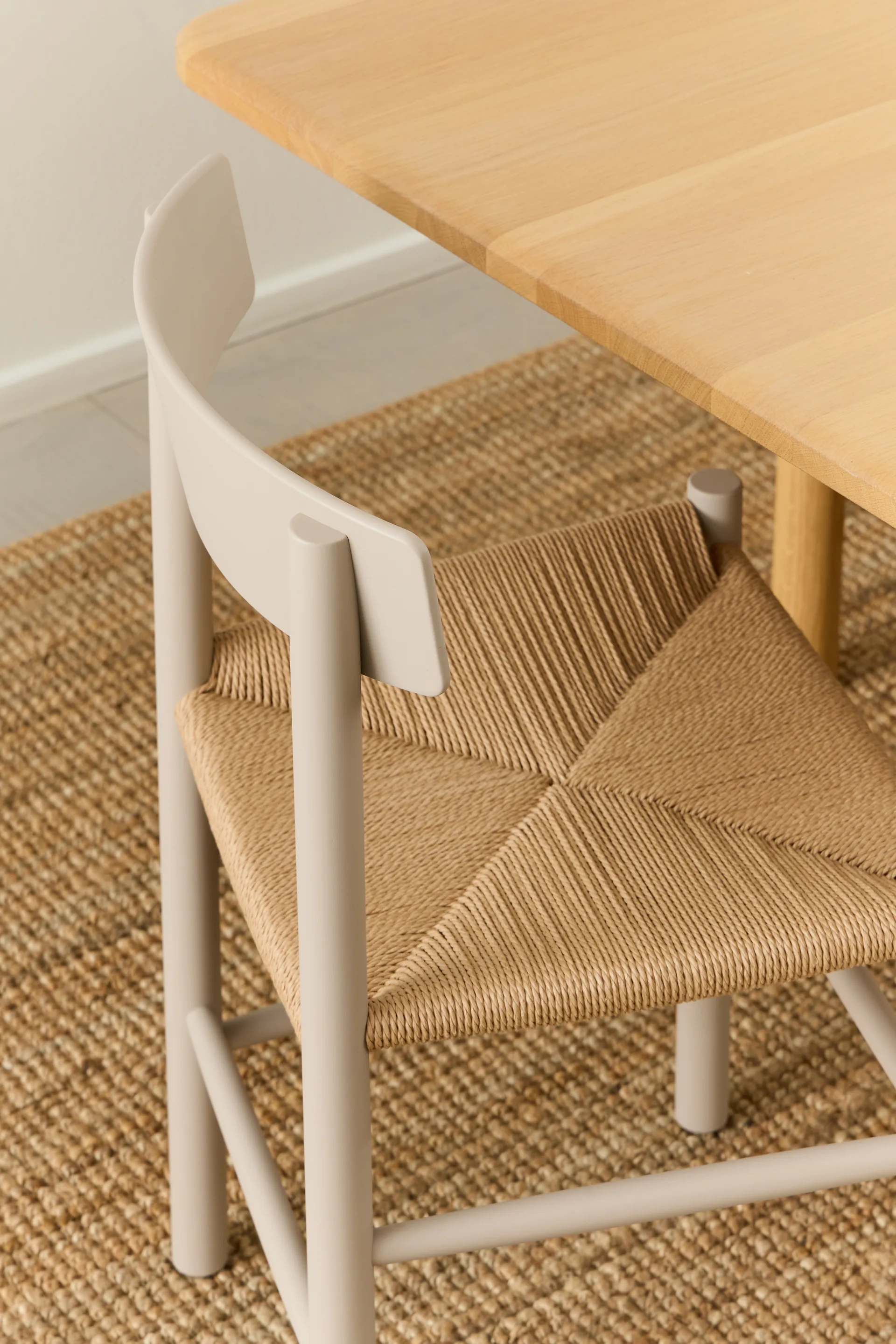J39 chair, Pebble grey-woven natural Fredericia Furniture