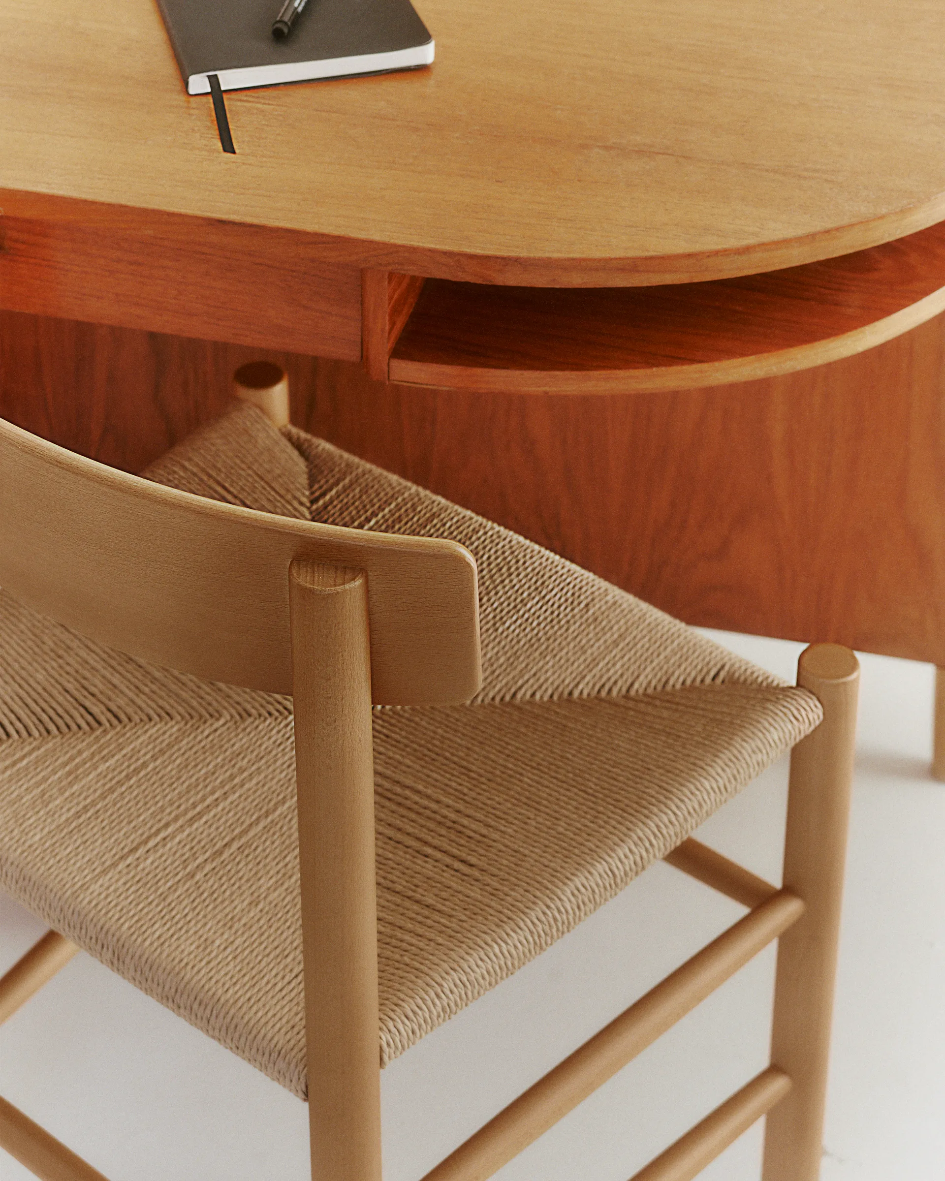 J39 chair, Vintage lacquered-braided natural Fredericia Furniture