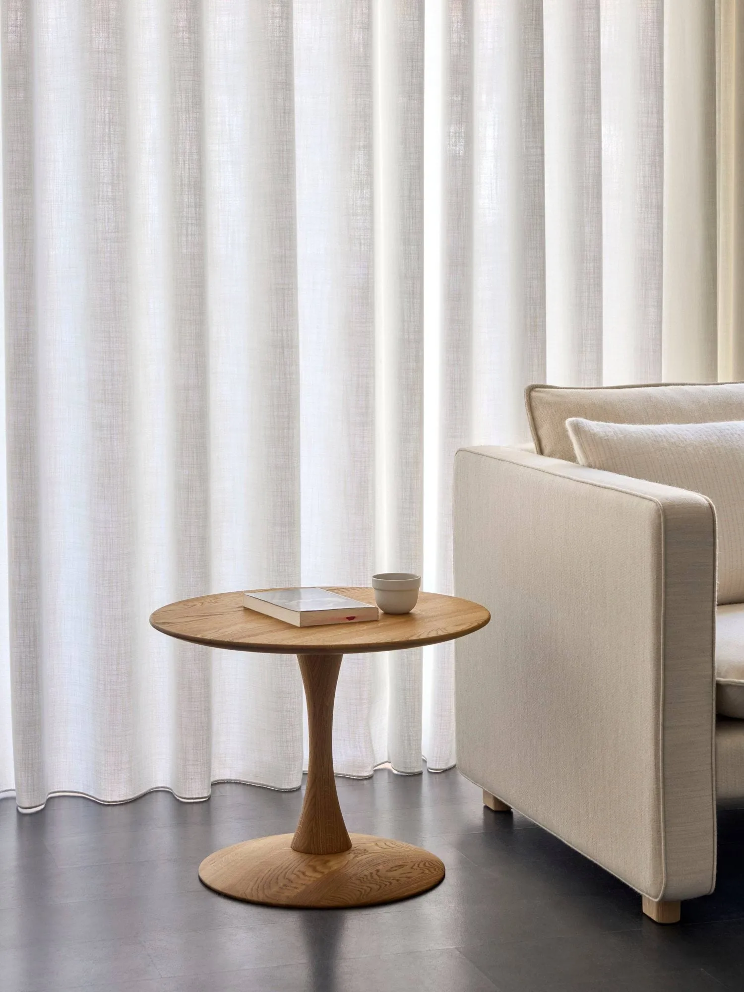 ND104 Trisse coffee table, Oiled oak, Ø55x42 cm Fredericia Furniture