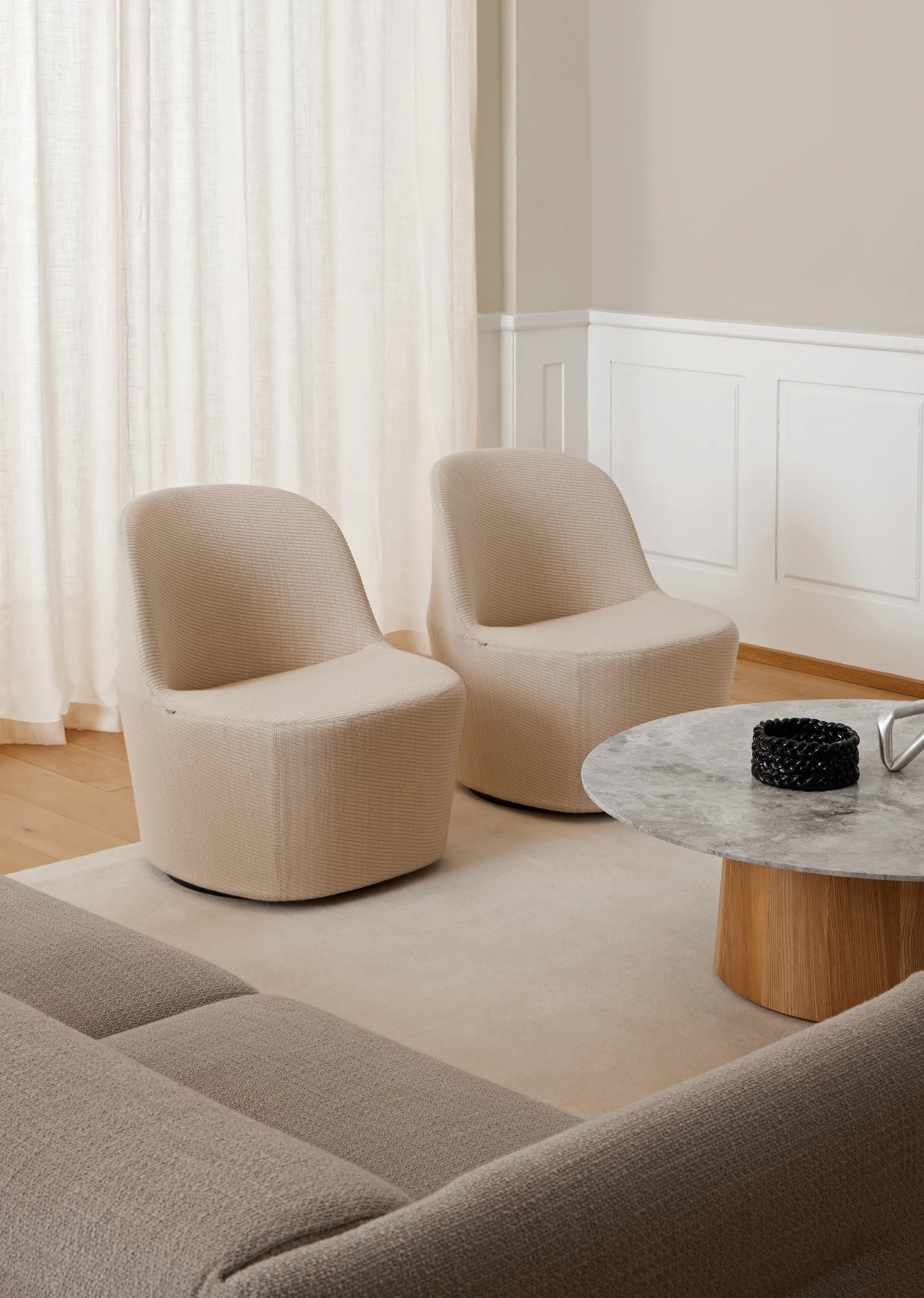 Niveau coffee table Ø110cm, Tundra Grey-ash oil treated Fredericia Furniture