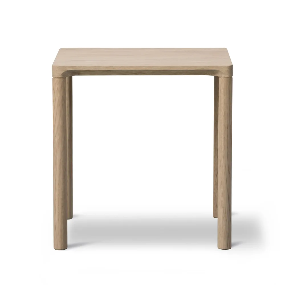 Piloti 6700 side table, Lacquered oak - height 35 cm Fredericia Furniture