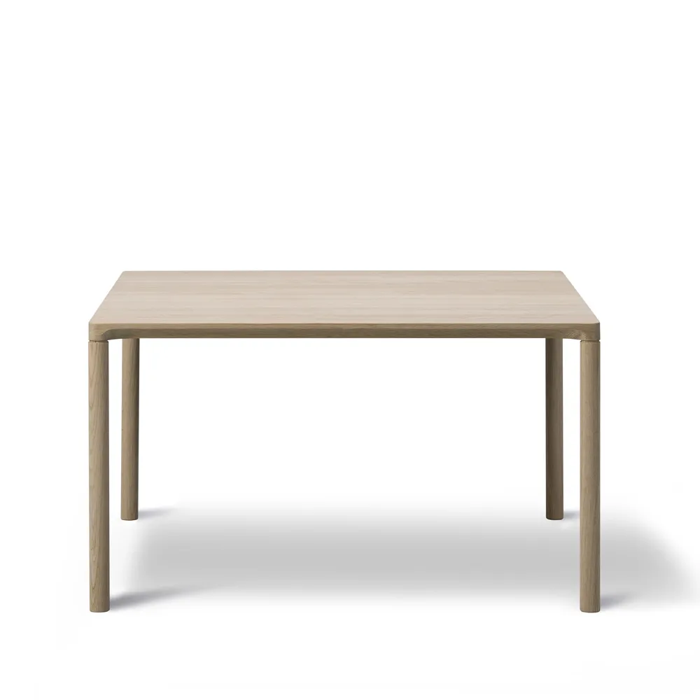 Piloti 6720 coffee table, Lacquered oak-height 35 cm Fredericia Furniture