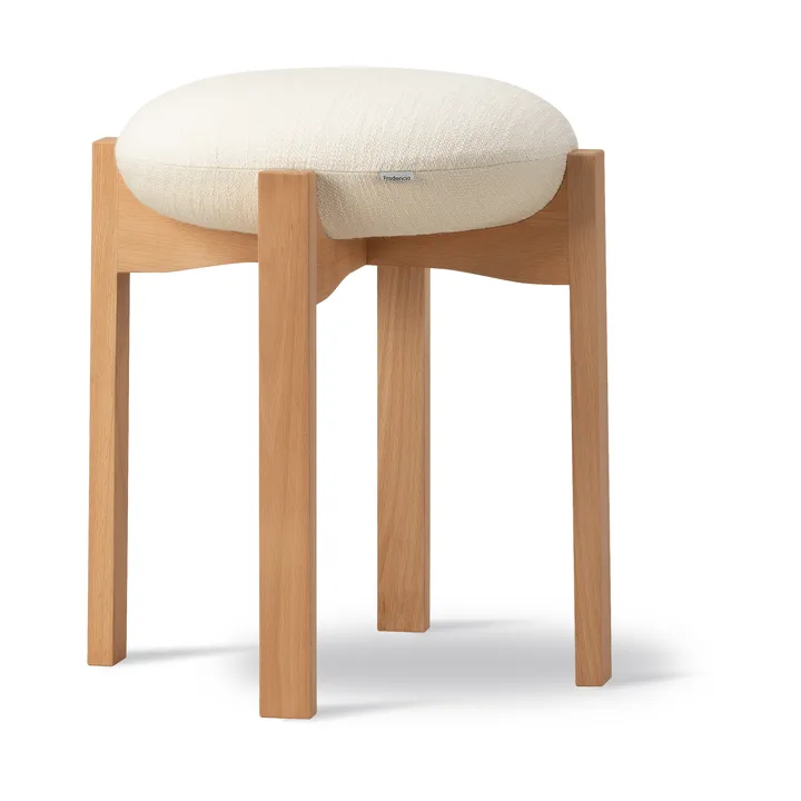 Pioneer low stool - Odino NE22 off white-oiled beech - Fredericia Furniture