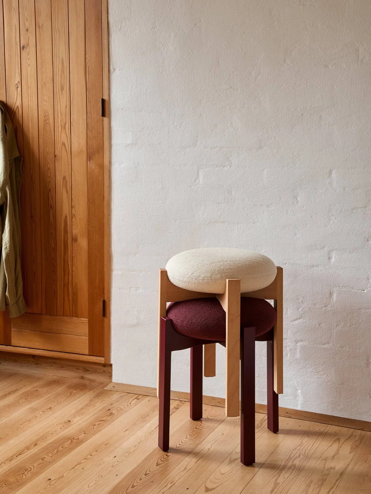 Pioneer low stool, Odino NE22 off white-oiled beech Fredericia Furniture