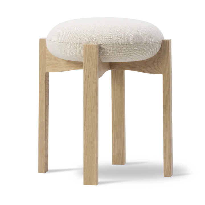 Pioneer round stool low - Hallingdal 200-lacquered oak - Fredericia Furniture