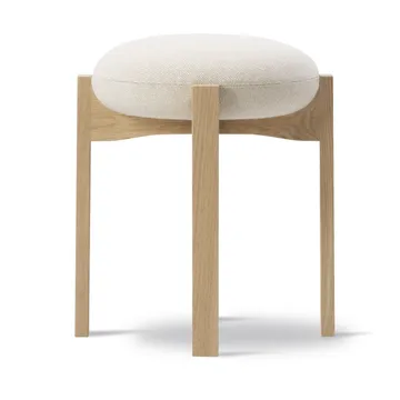 Pioneer round stool low - Hallingdal 200-lacquered oak - Fredericia Furniture