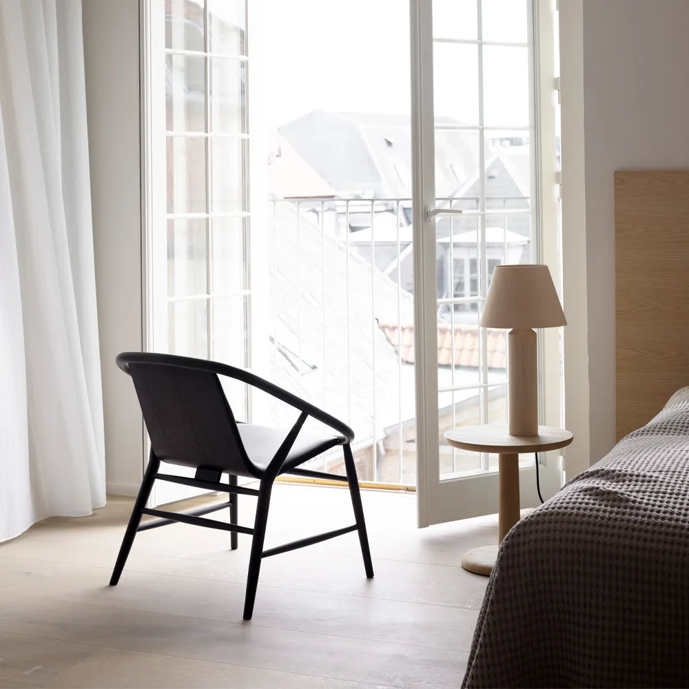 Pon side table, Black lacquered oak, Ø35 cm Fredericia Furniture