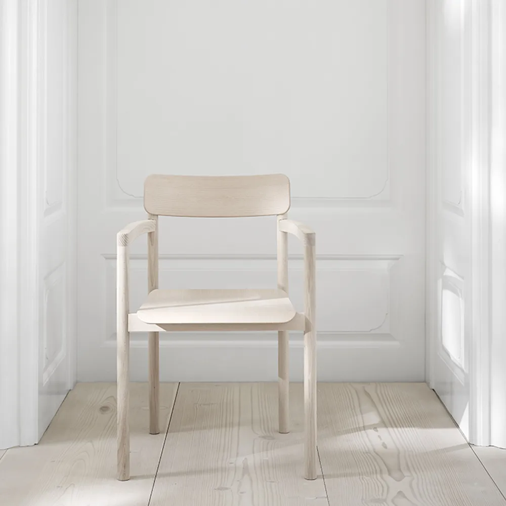 Post 3445 armchair, Lacquered oak Fredericia Furniture