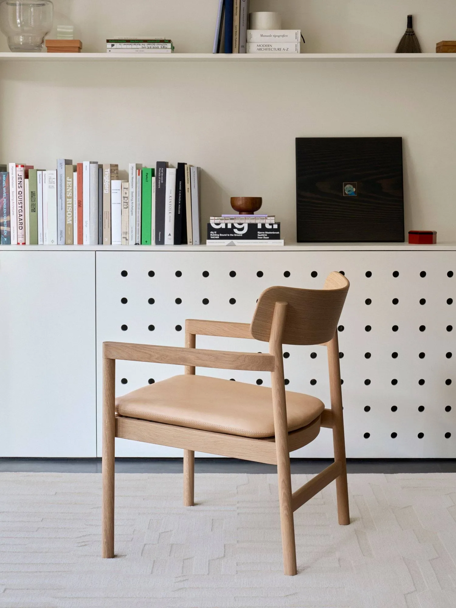 Post lounge chair, Vegeta leather-light oiled oak Fredericia Furniture