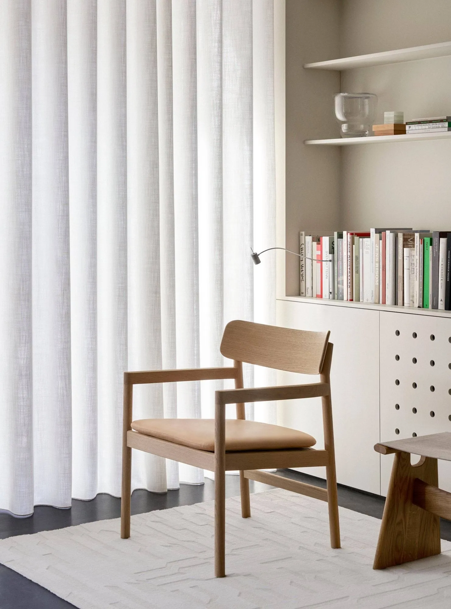 Post lounge chair, Vegeta leather-light oiled oak Fredericia Furniture