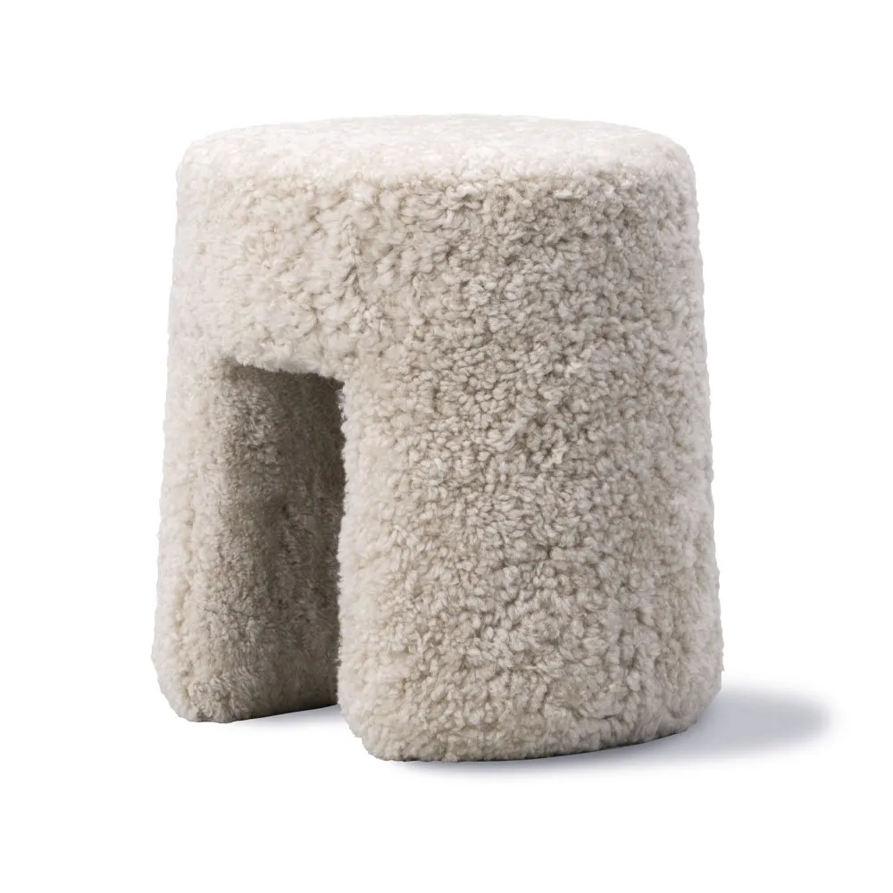 Sequoia ottoman, Sheepskin moonlight Fredericia Furniture