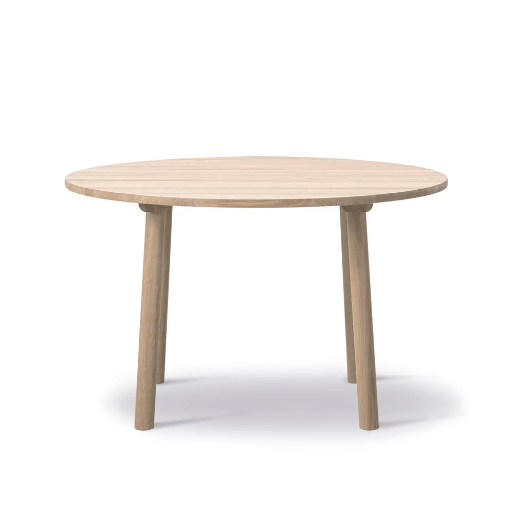 Taro 6121 dining table, Soap-finished oak, ø120 cm Fredericia Furniture
