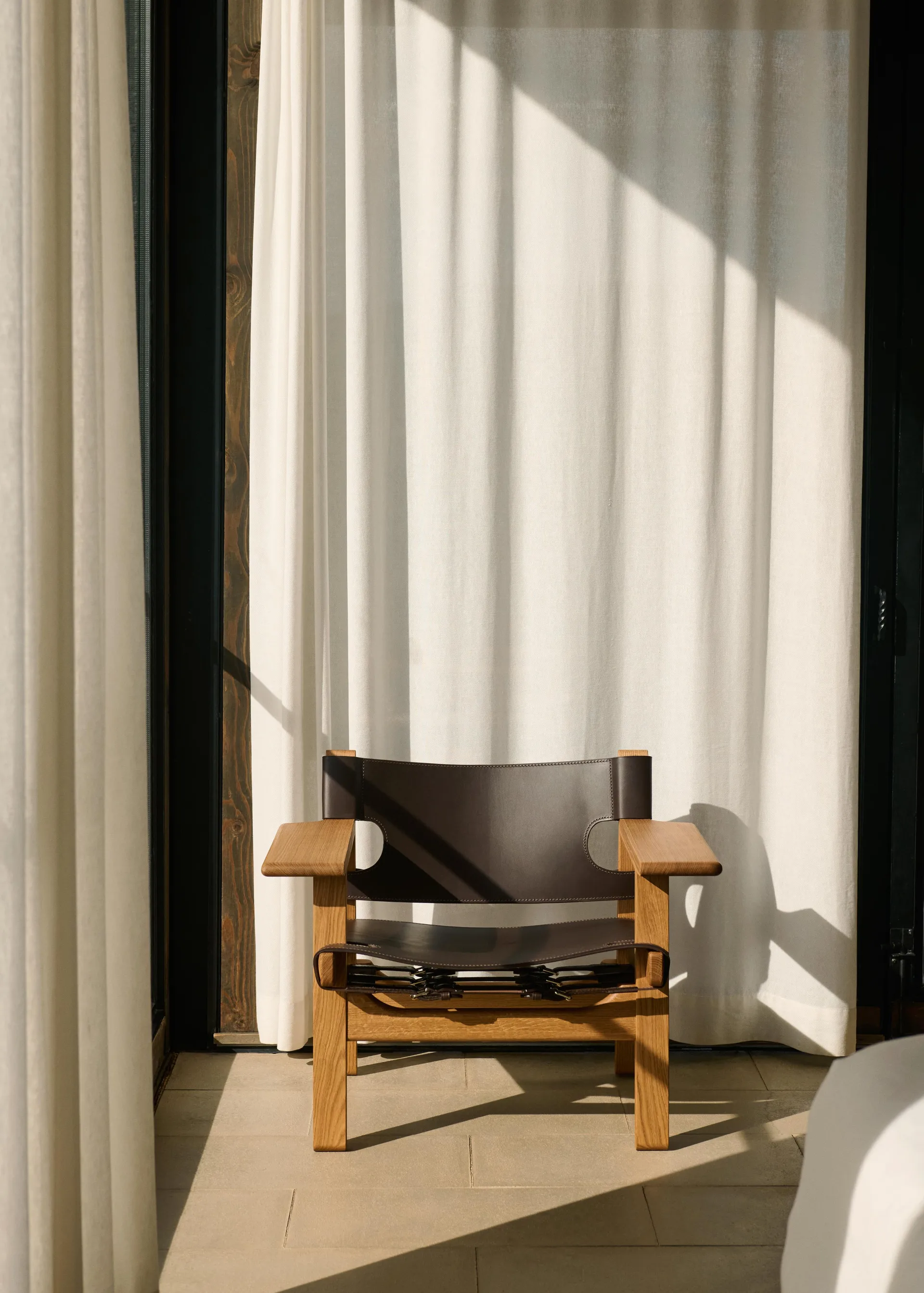 The Spanish armchair, Leather dark brown-oiled oak Fredericia Furniture