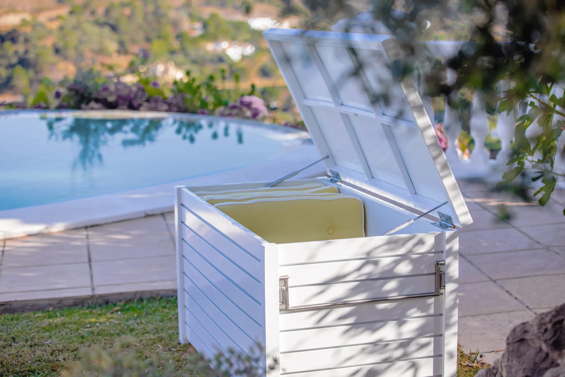 03 cushion box, White Fri Form