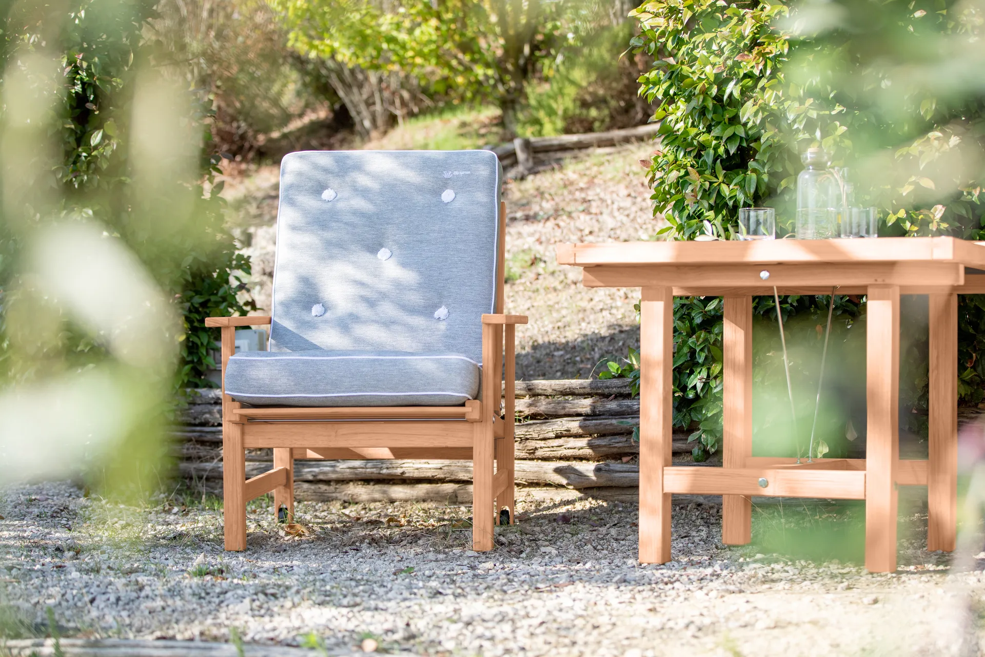 05 armchair, Redwood Fri Form