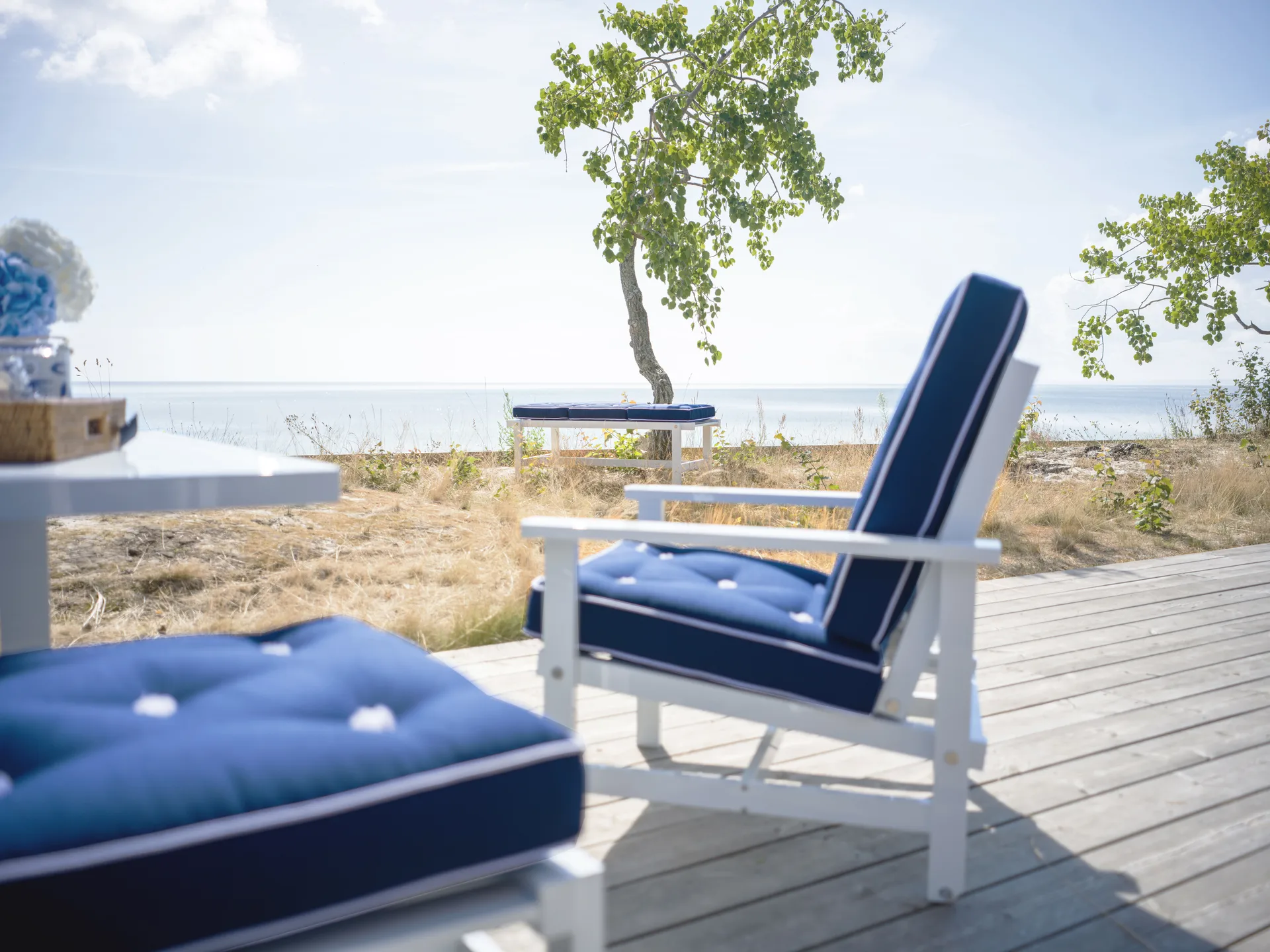 05 armchair, White Fri Form