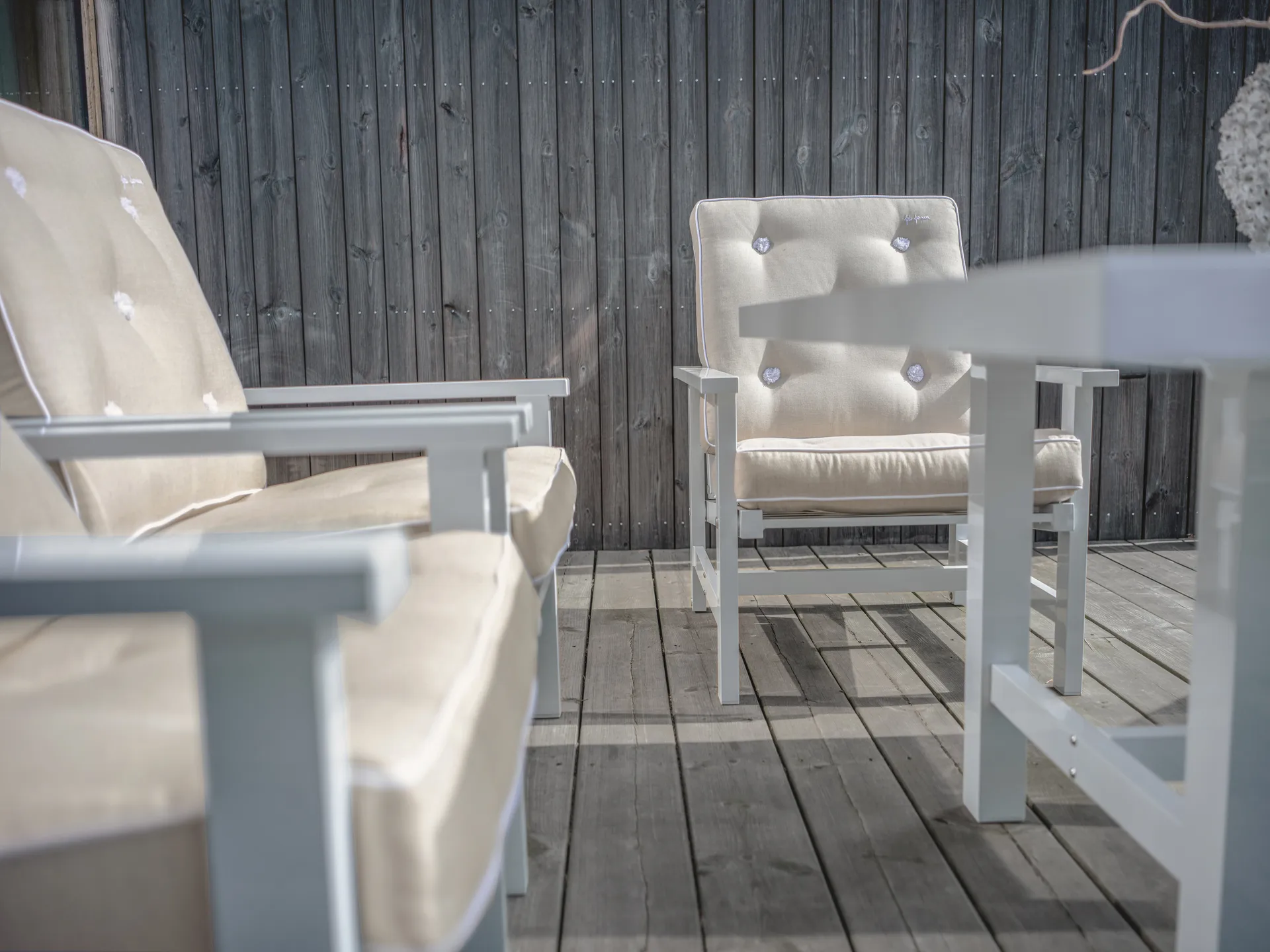 05 armchair, White Fri Form