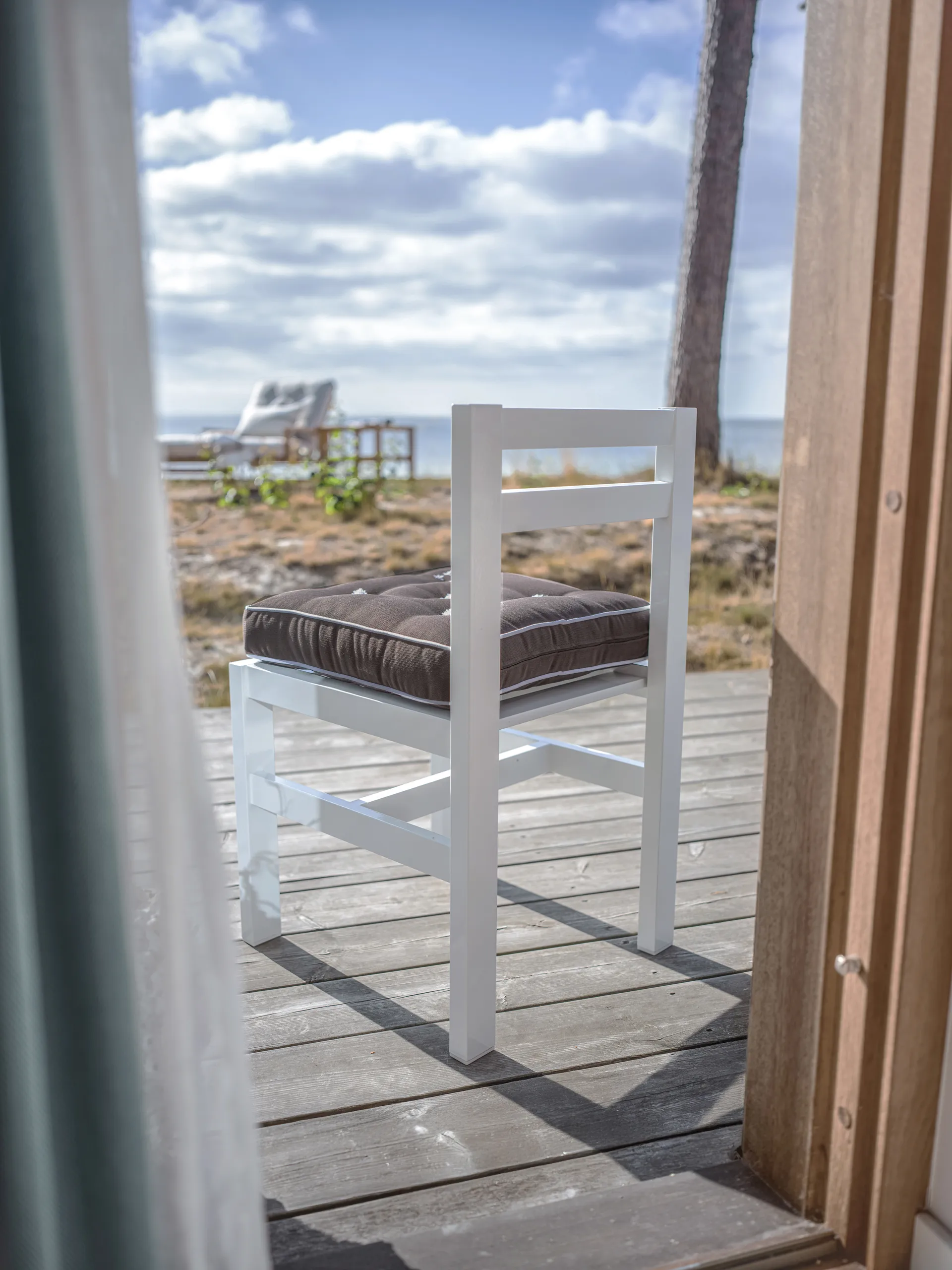 06 chair, White Fri Form