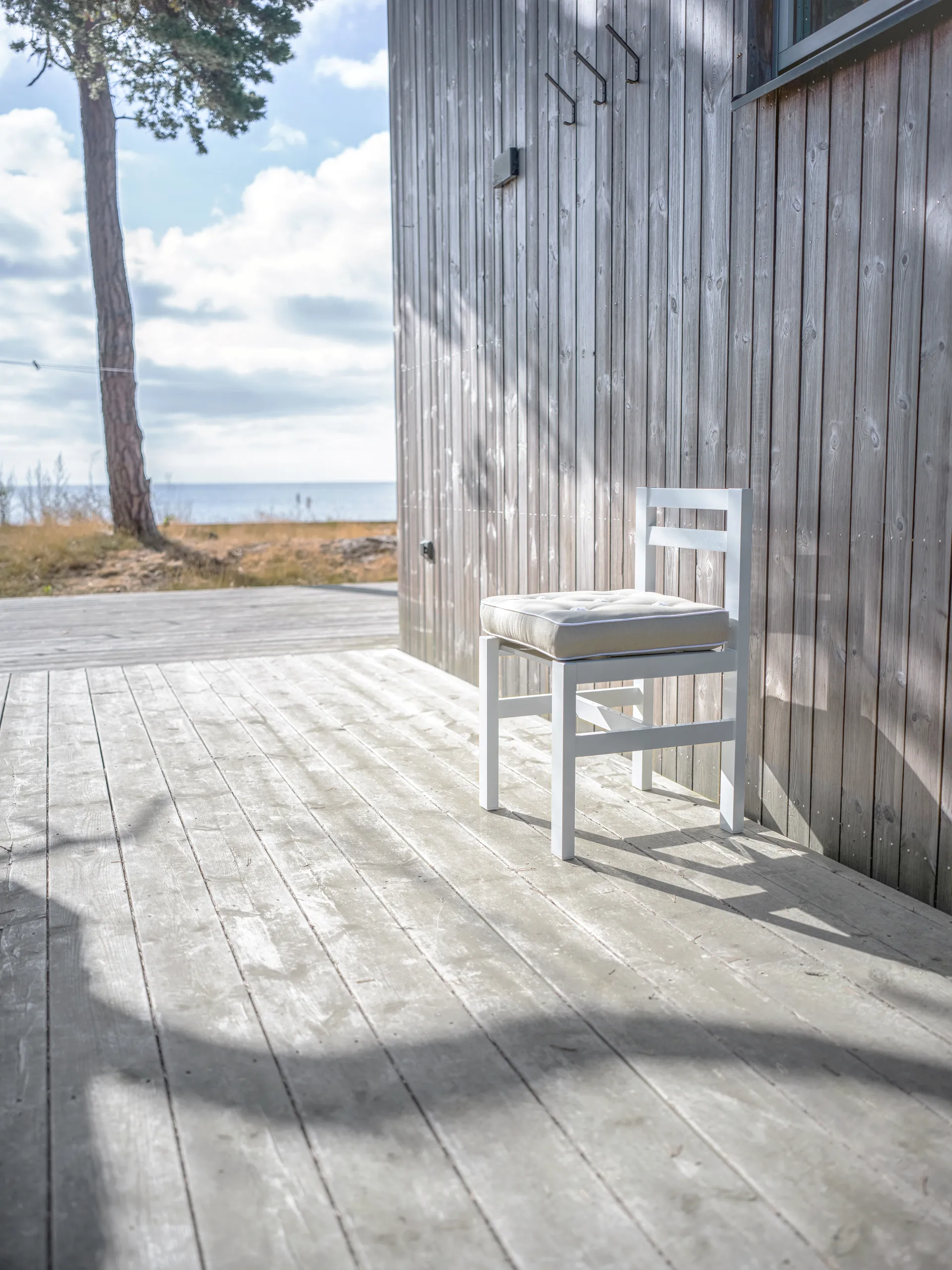 06 chair, White Fri Form