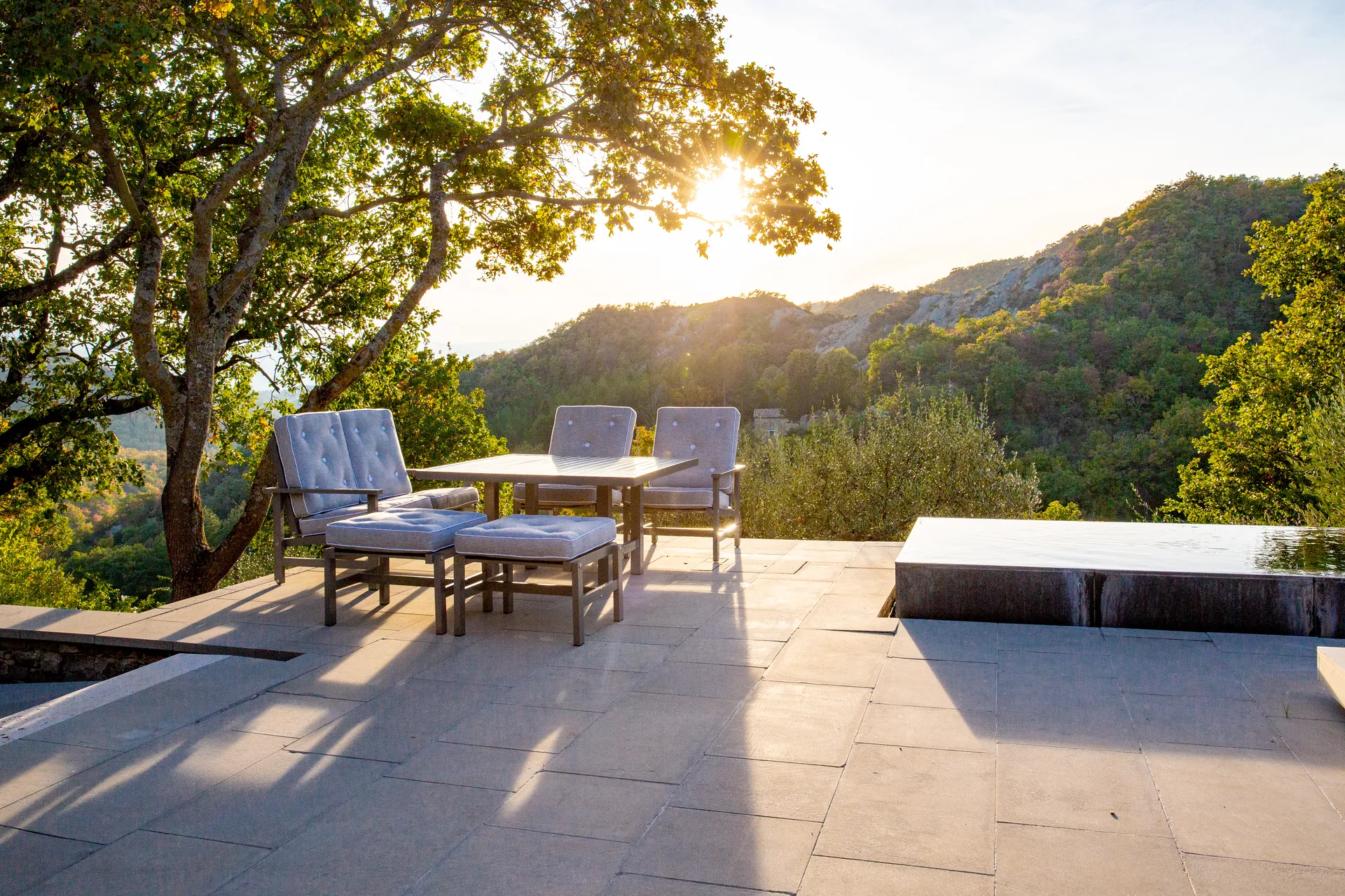 65 table, Grey, 124x133x66 cm Fri Form