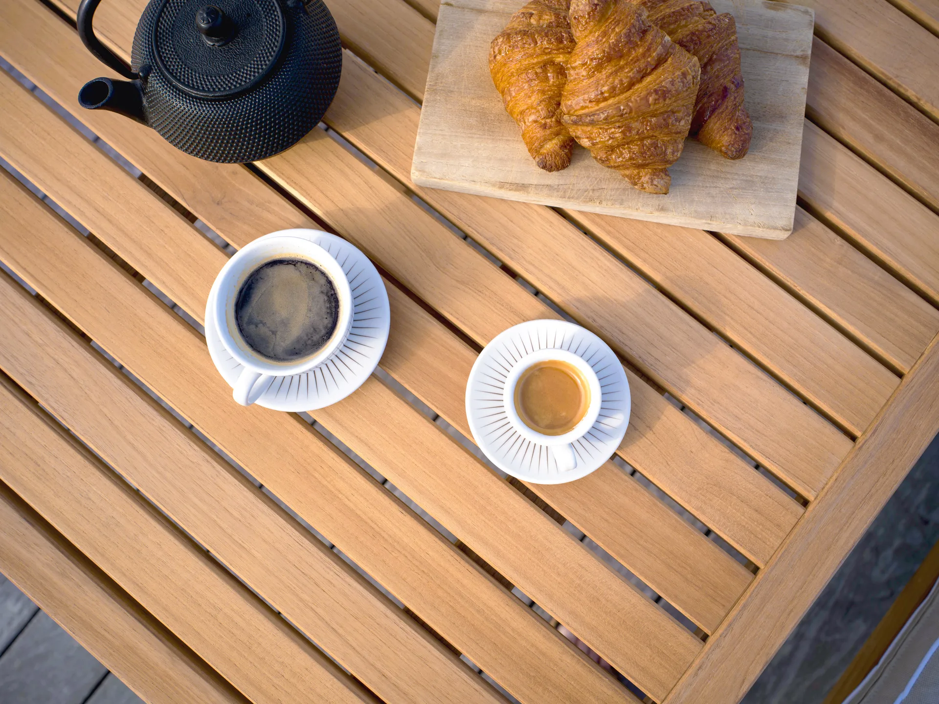 65 table, Teak, 128x120x68 cm Fri Form