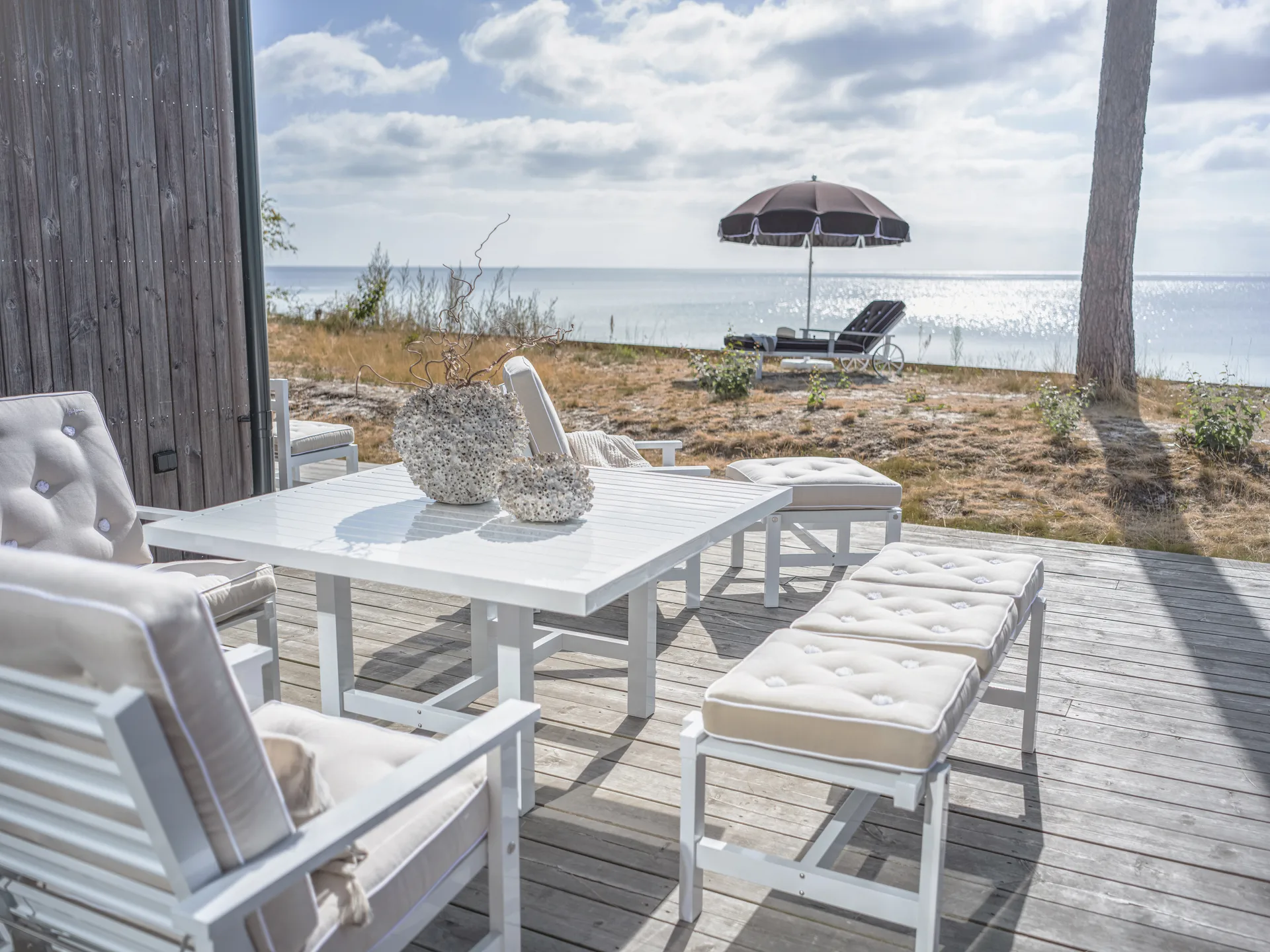 65 table, White, 124x133x66 cm Fri Form