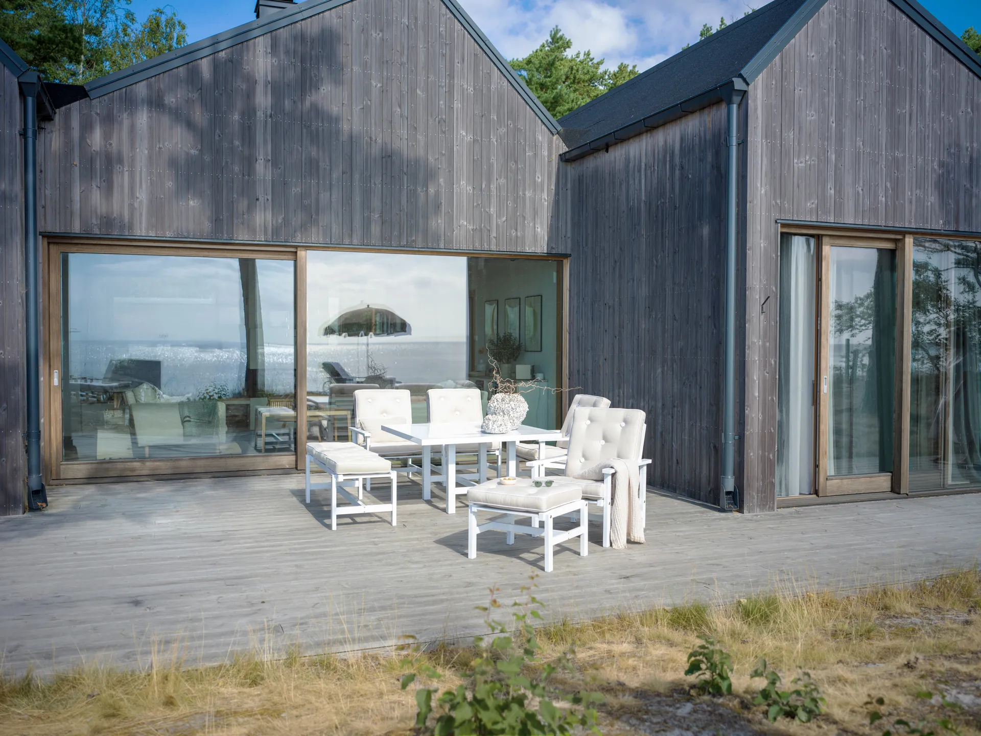 65 table, White, 124x133x66 cm Fri Form