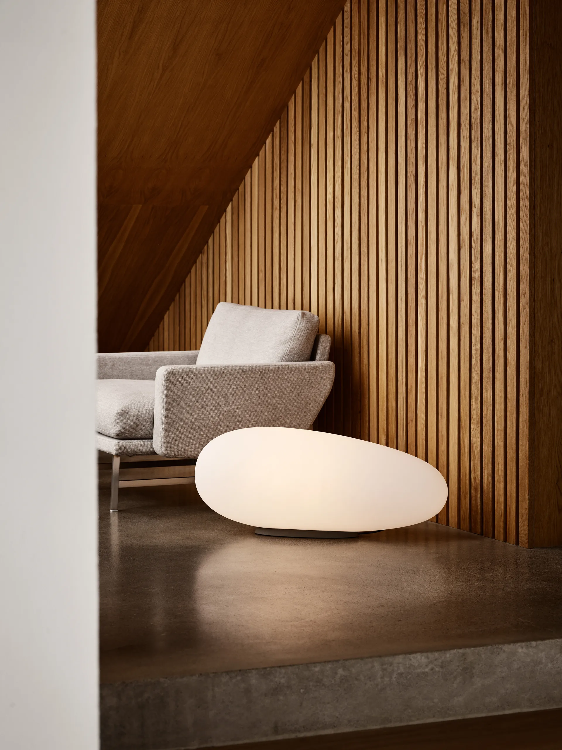 Avion floor lamp, White opal Fritz Hansen