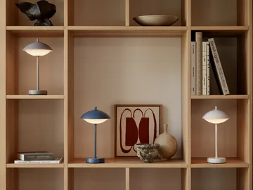 Clam portable table lamp 31 cm - Dusk blue - Fritz Hansen