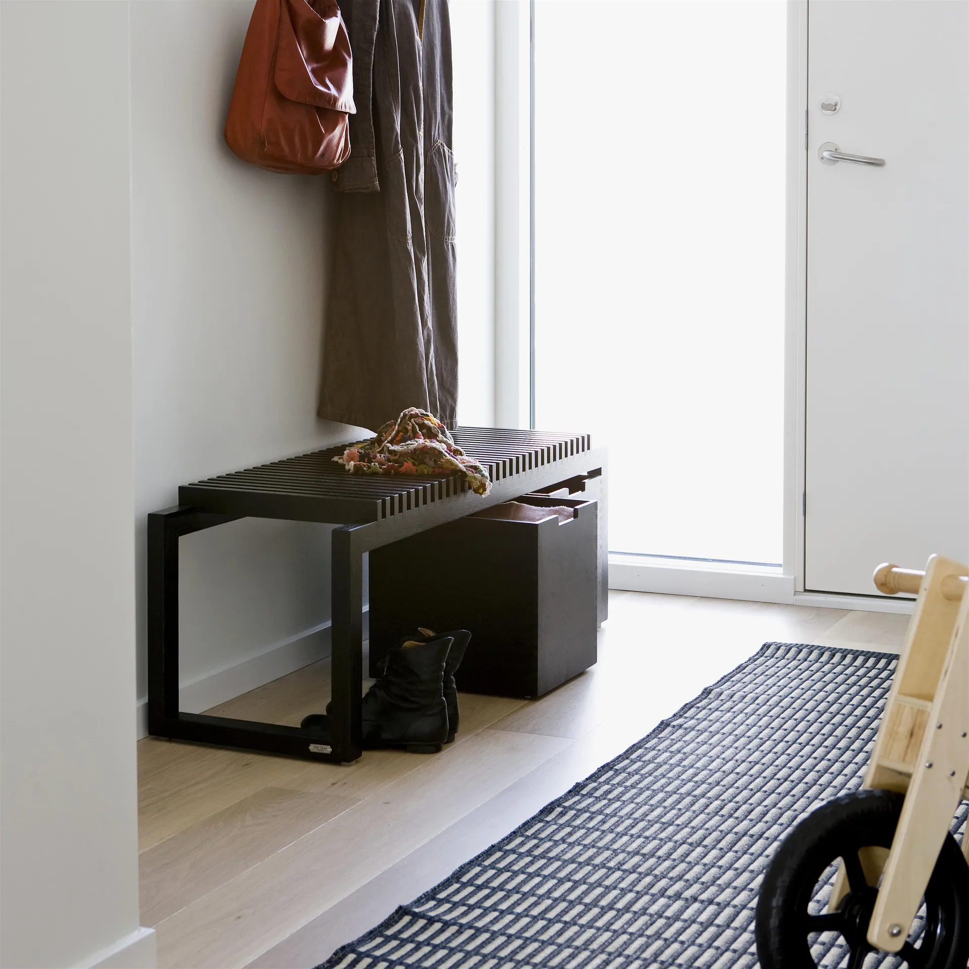 Cutter bench 121 cm, Black lacquered oak Fritz Hansen