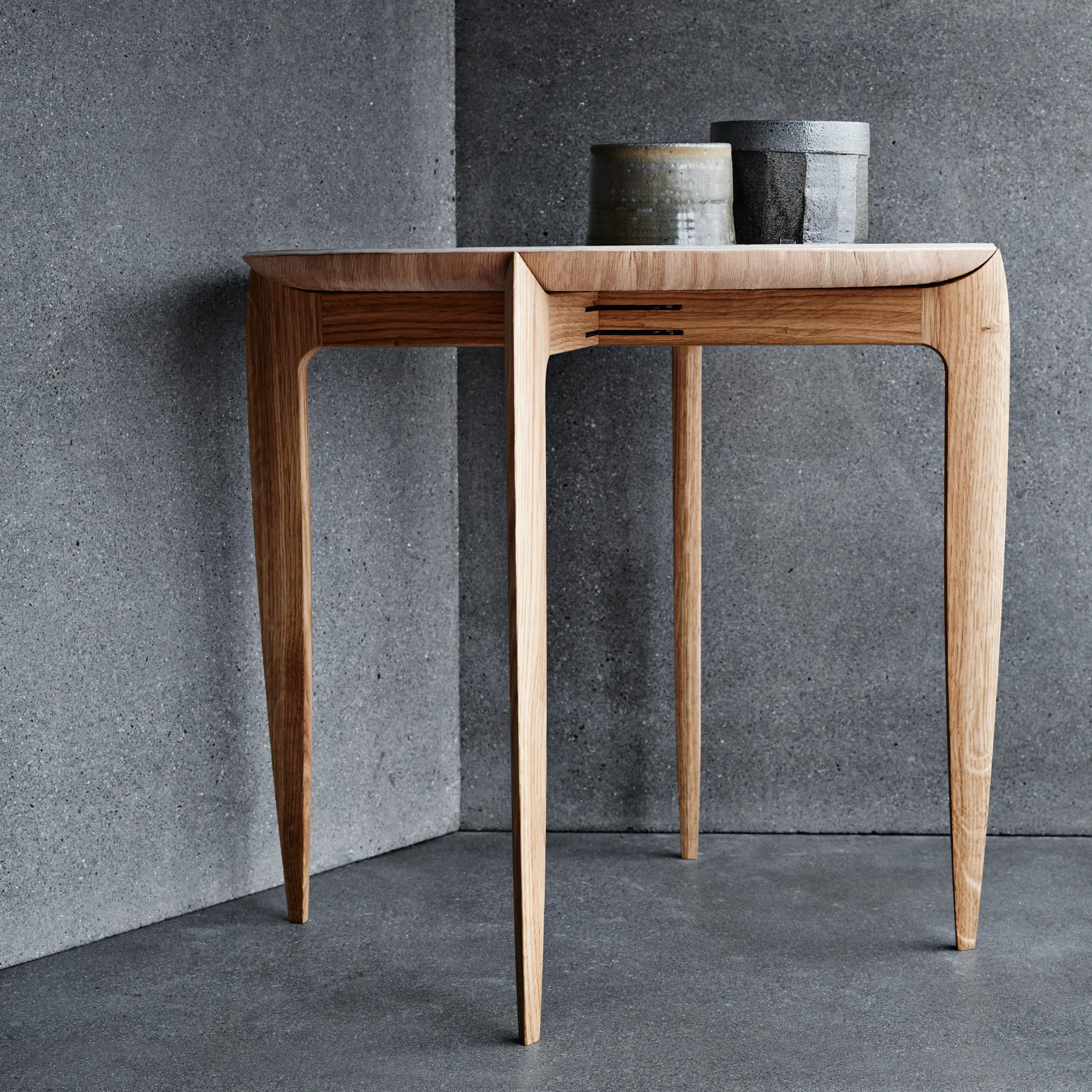 Foldable Tray Table Ø 45 cm, Oak Fritz Hansen